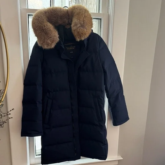 Like new Aritizia Powder Parka (2024) in navy. Worn less than 10 times - Picture 1 of 5